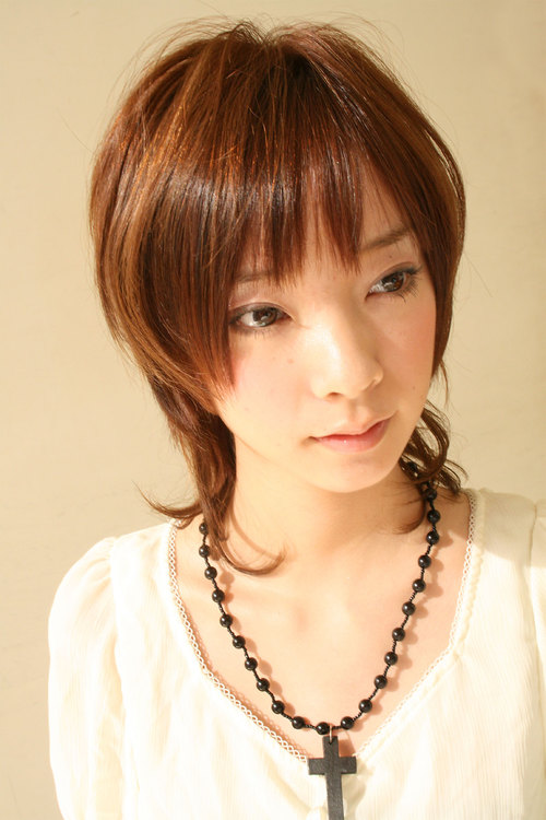 ショートウルフカットはネープのカールがポイント 青山 表参道の美容室 Renjishi Aoyamaのヘアスタイル Rasysa らしさ
